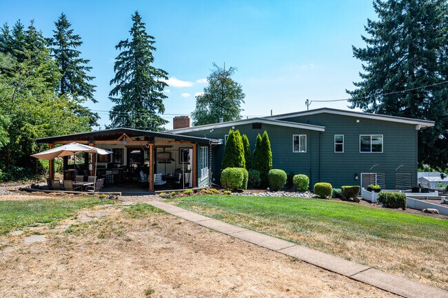 Building Photo - 5415 Sunnyside Rd SE