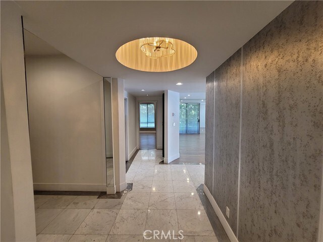 Building Photo - 450 N Oakhurst Dr
