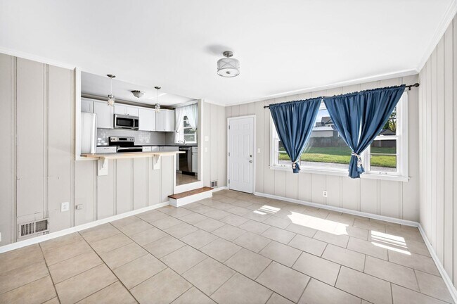 Building Photo - Beautifully Updated 3BR/1.5BA Home in Cove...