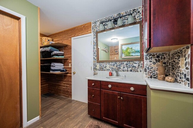 Building Photo - Beautiful 3 Bedroom Fully Furnished House ...