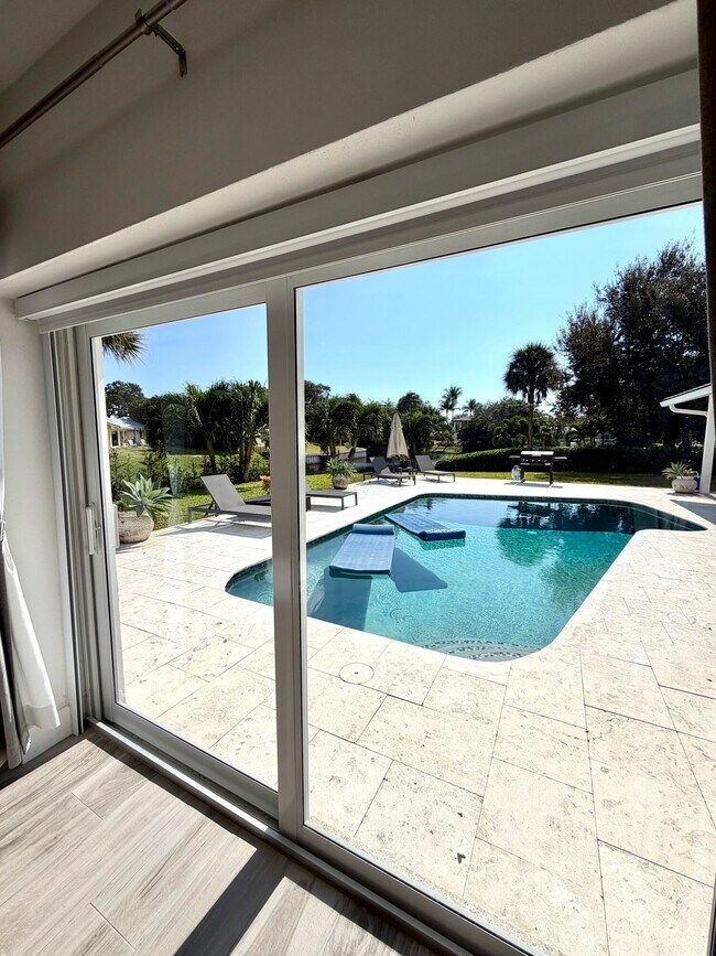 Building Photo - 100 SW 11th Ave