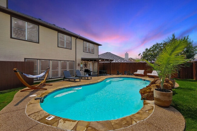 Building Photo - 2516 Castle Pines Dr