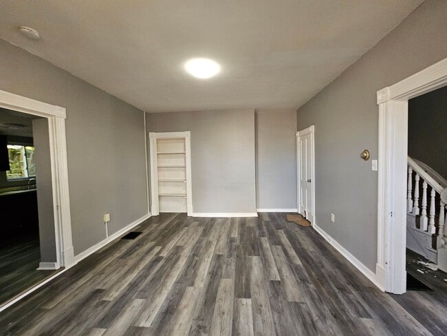 Building Photo - 2 bed 1 bath house for rent in Carrick !