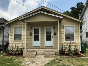 Building Photo - 3206 Napoleon St