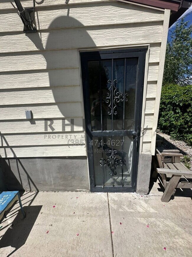 Building Photo - 825 W Arapahoe Ave