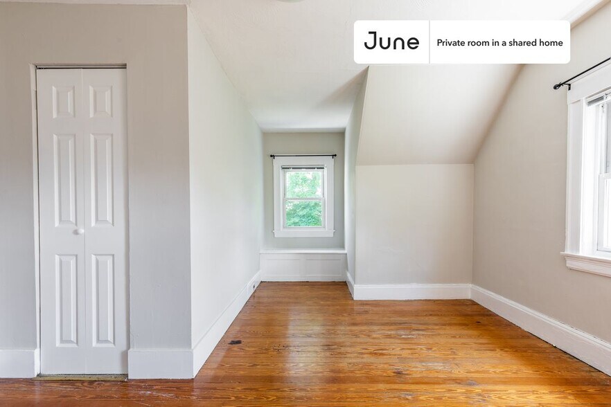 Building Photo - Room in Shared 9 bed/2 bath home