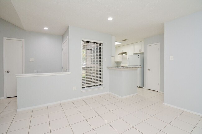 Building Photo - Charming Home for Rent in Southwest Houston !