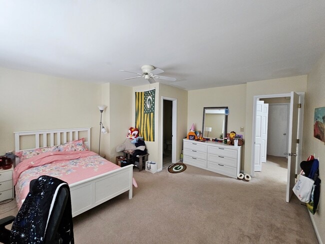 Building Photo - 222 Harvest Dr