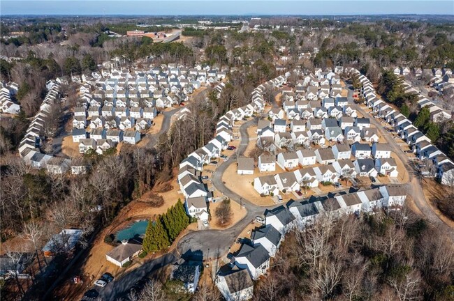 Building Photo - 400 Spring Head Dr SE
