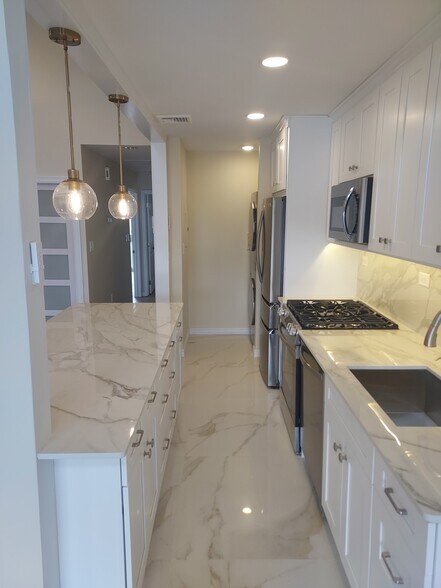 Building Photo - 239-70B Oak Park Dr