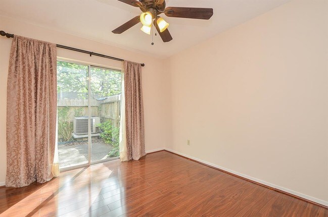 Building Photo - 2209 Bauer Dr