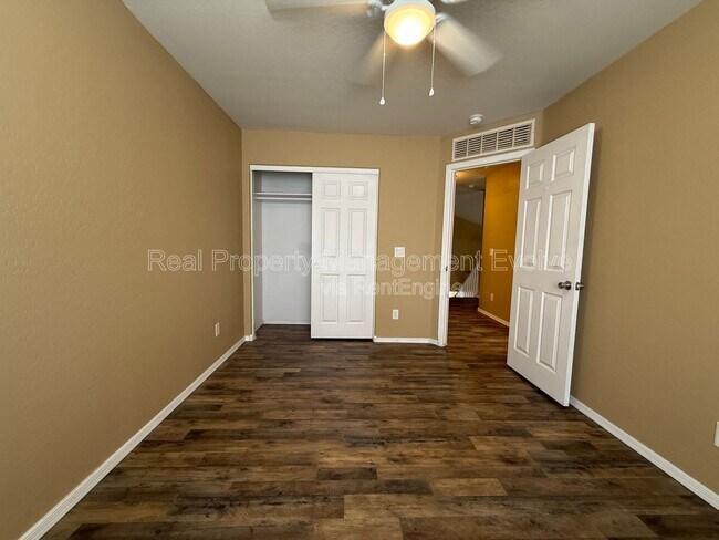 Building Photo - 1526 S 217th Dr