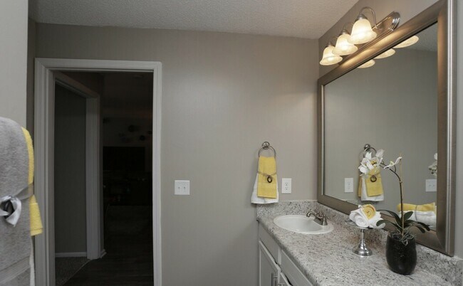 Building Photo - 1433 Loch Lomand Dr