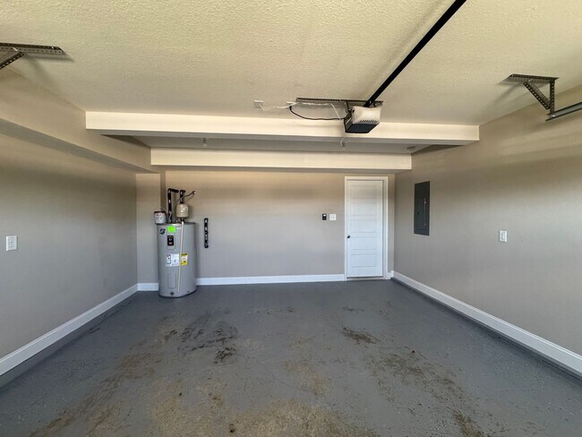 Building Photo - Gorgeous, Like New Home For Rent in Sango!