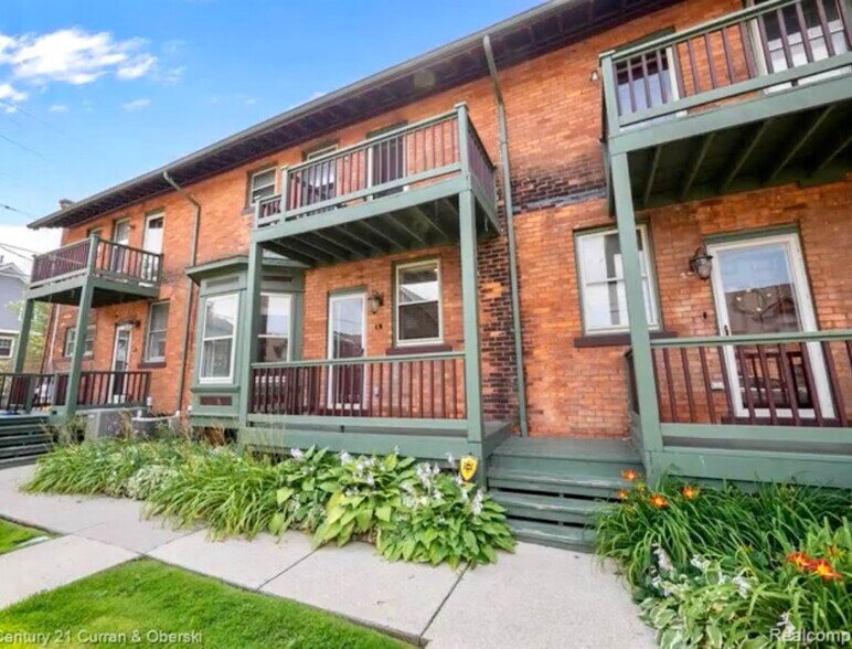 Back Porch - 455 E Ferry St