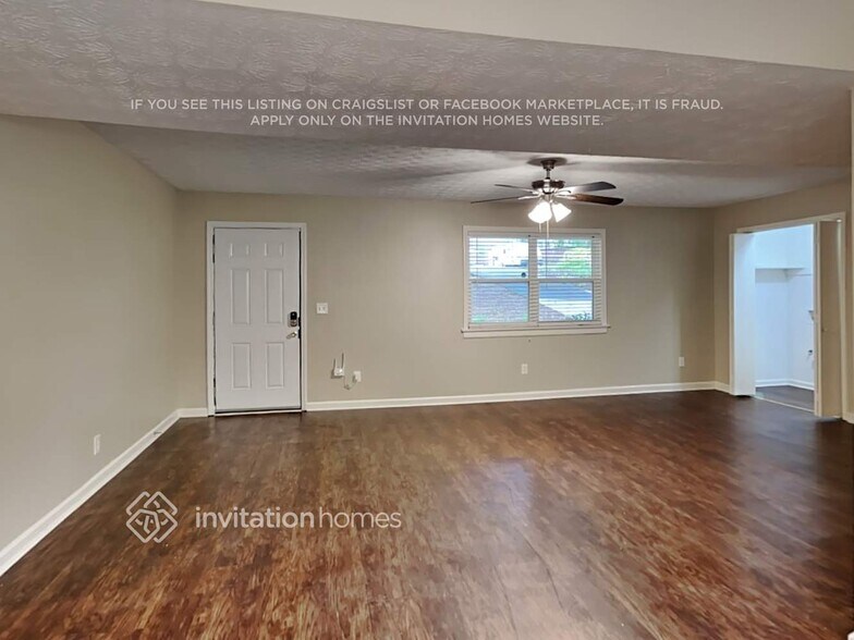 Building Photo - 940 Woodbridge Dr NE