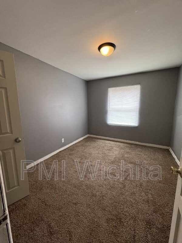 Building Photo - 824 S Water St