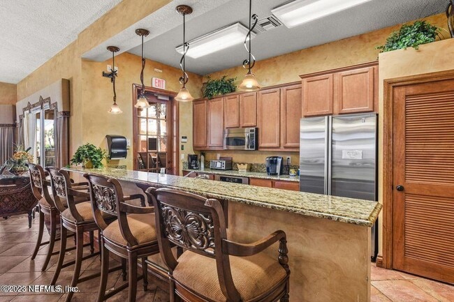 Building Photo - 201 25th Ave S