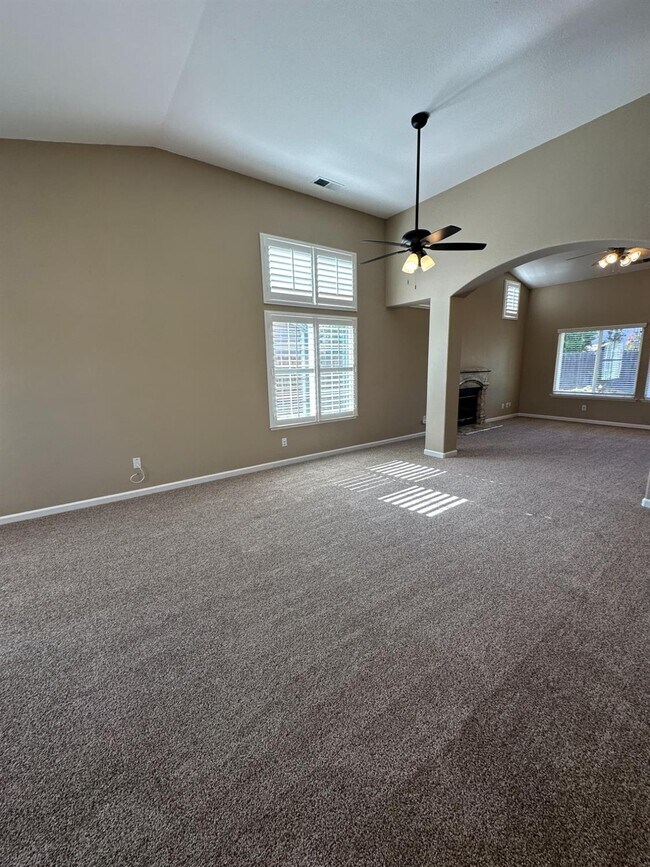 Building Photo - 2136 E Turnberry Ave
