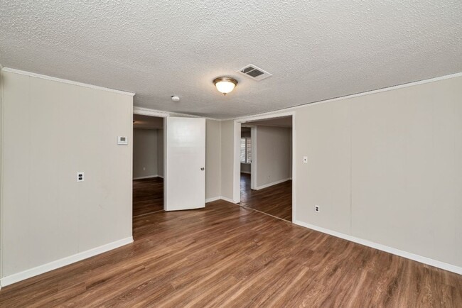 Building Photo - Limited-Time Promo! Get $250 OFF Your First Month's Rent! Renovated 3BR/2BA Tuscaloosa Gem with L...
