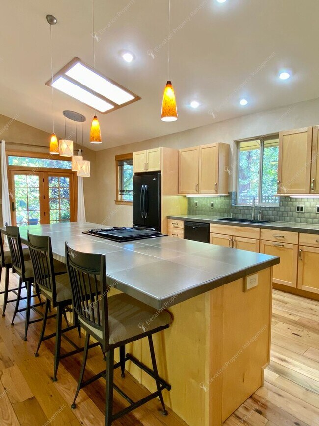 Building Photo - West Hills Gem with Timeless Charm and Mod...