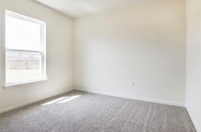 Building Photo - 22622 Cloverland Field Dr