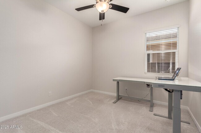 Building Photo - 941 W Treasure Trl