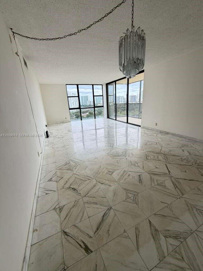 Building Photo - 20379 W Country Club Dr