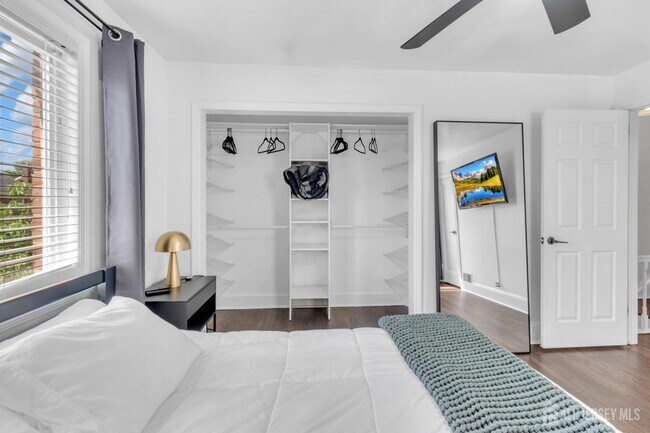 Building Photo - 1355 Hamilton St