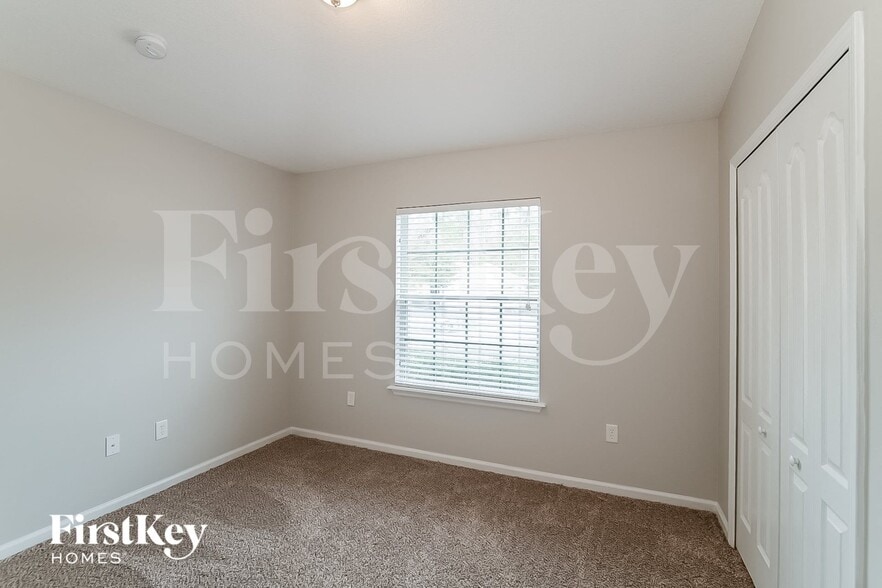 Building Photo - 2878 Woodstone Dr