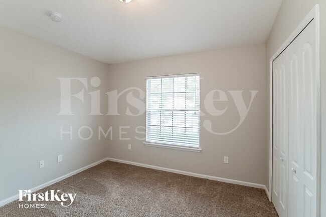 Building Photo - 2878 Woodstone Dr