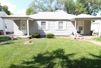 Building Photo - One Bedroom Duplex in North Kansas City