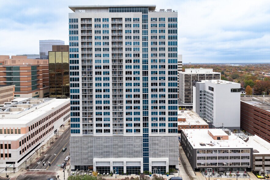 Building Photo - Two Twelve Clayton