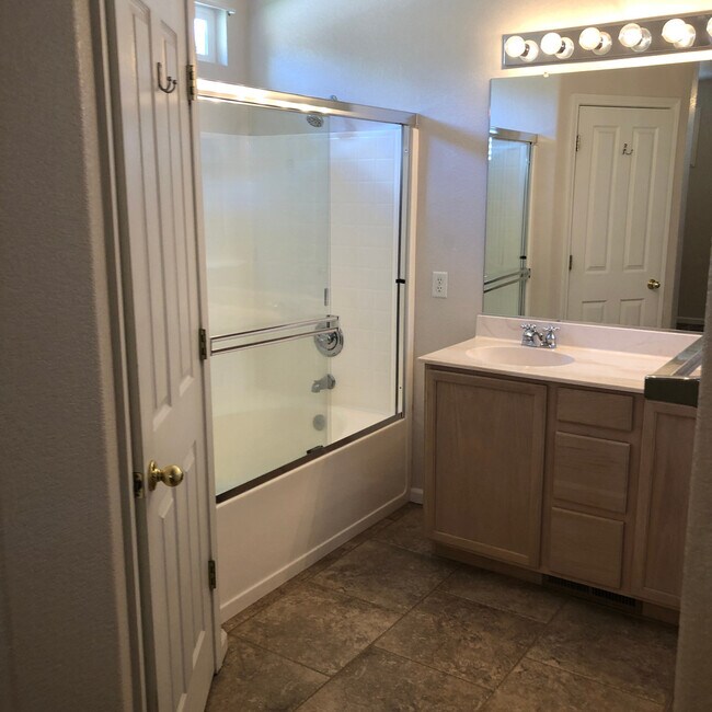 Building Photo - 3908 Cloverbrook Dr