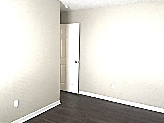 Building Photo - 15401 Ten Point Dr