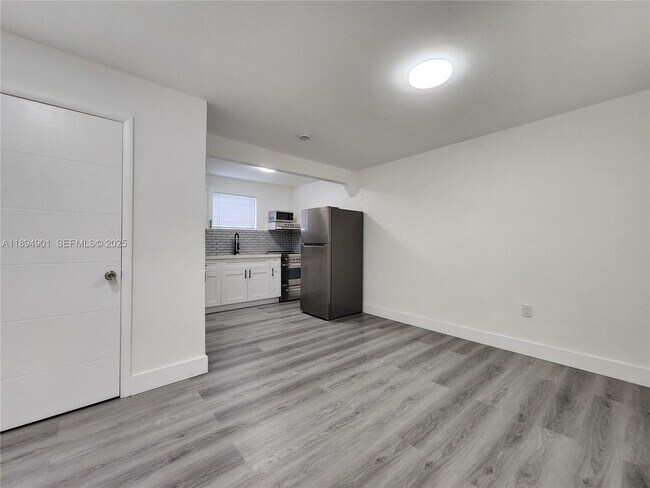 Building Photo - 5934 Buchanan St