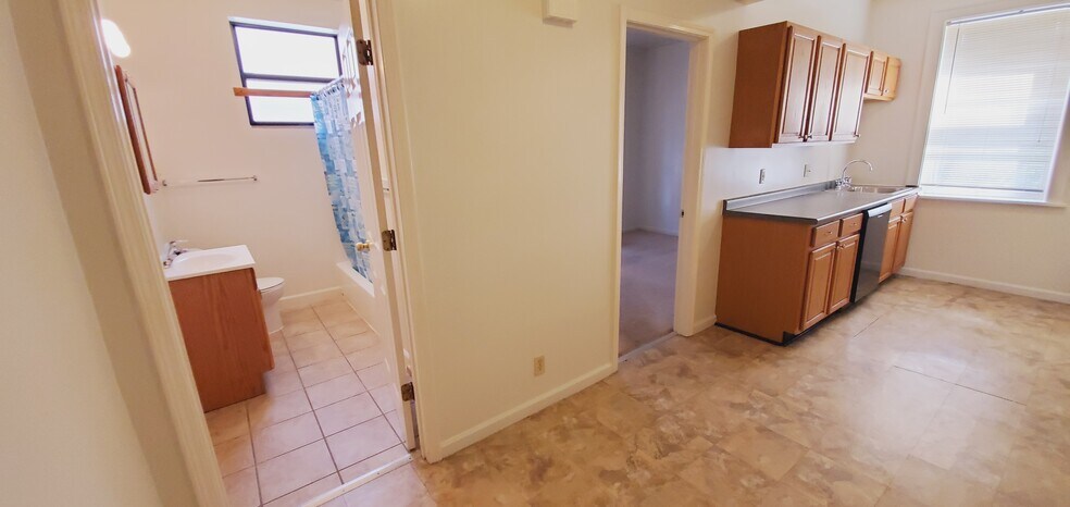 Building Photo - 6244 Cabanne Ave