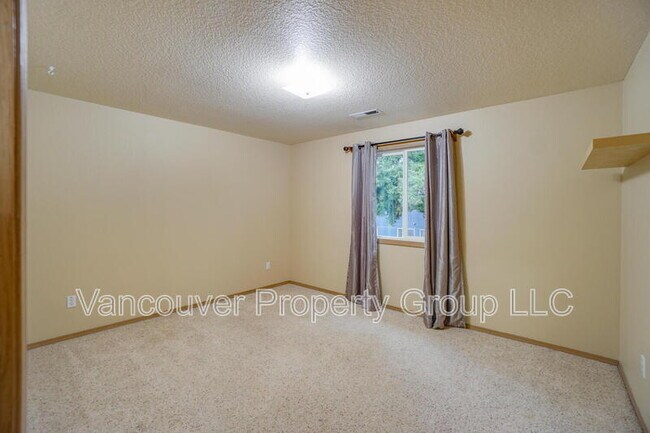 Building Photo - 2420 NE 165th Ave