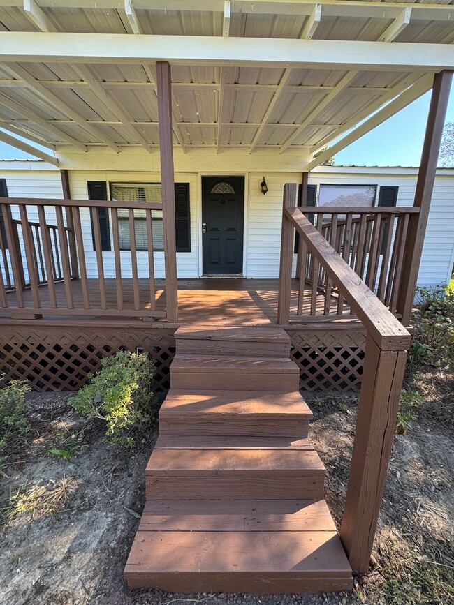 Building Photo - Cozy 3/2 Mobile Home in the Silver Creek A...