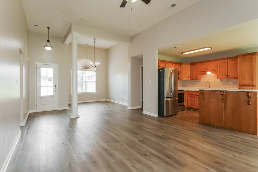 Building Photo - 5520 Amanda Belle