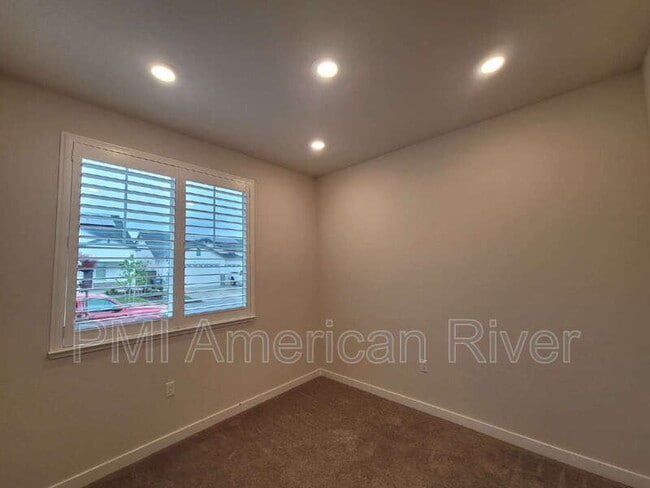 Building Photo - 5033 Rialto Dr