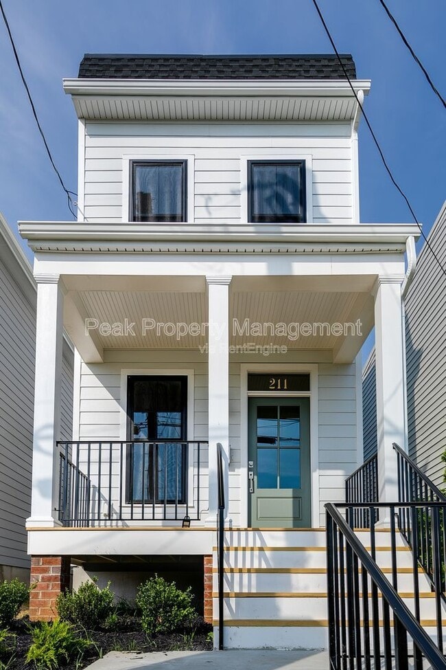 Building Photo - 211 E 15th St
