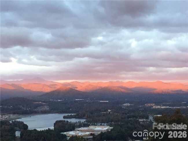 Building Photo - 40 Crestwood Dr