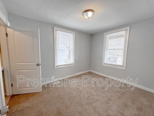 Building Photo - 1537 S Willow Ave