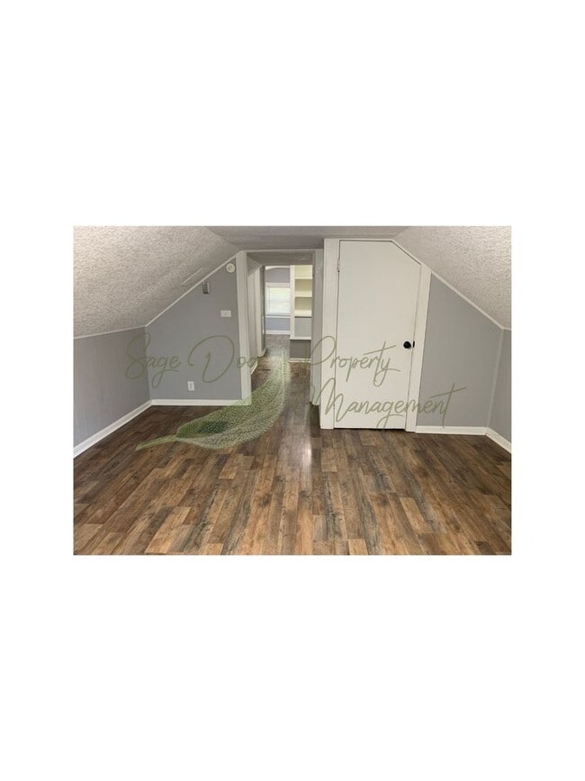 Building Photo - 1 FREE MONTH OF RENT!!!