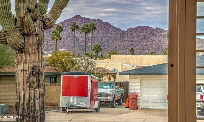 Building Photo - 6129 E Edgemont Ave