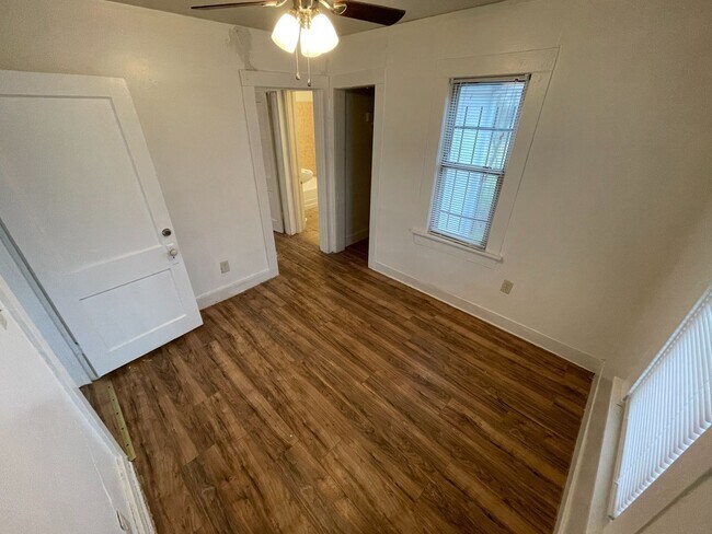 Building Photo - 2 br, 1 bath House - 1419 NE 25th