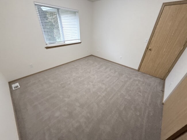 Building Photo - 414 91st Ave SE