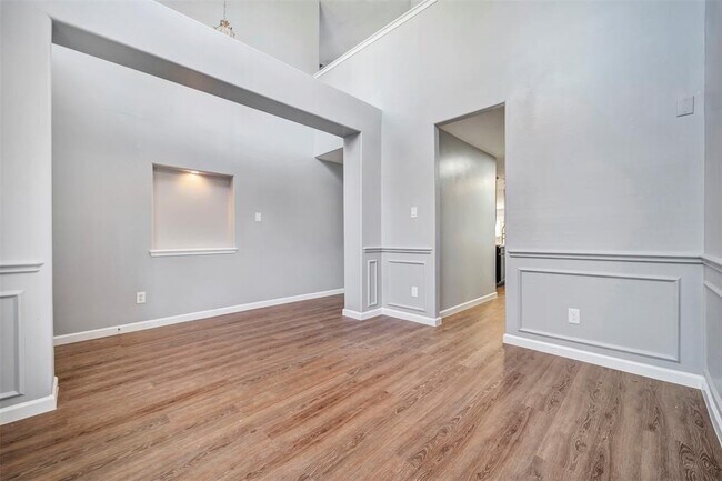 Building Photo - 22250 Queenbury Hills Dr