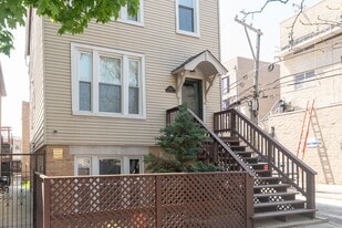 Building Photo - 3144 N Oakley Ave